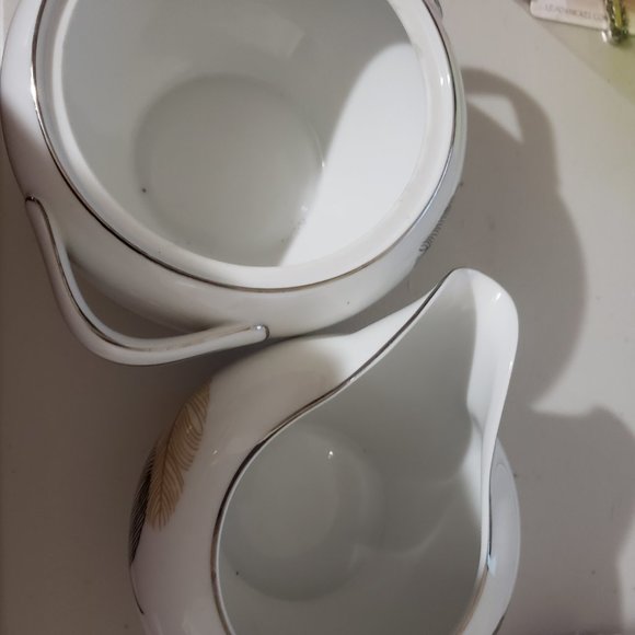 Barclay Covered Sugar Bowl & Creamer Set Leaf Design - Picture 7 of 7